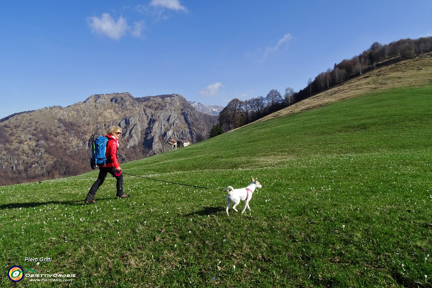 18 Su per i prati con vista in Zuc di Maesimo (1665 m).JPG -                                